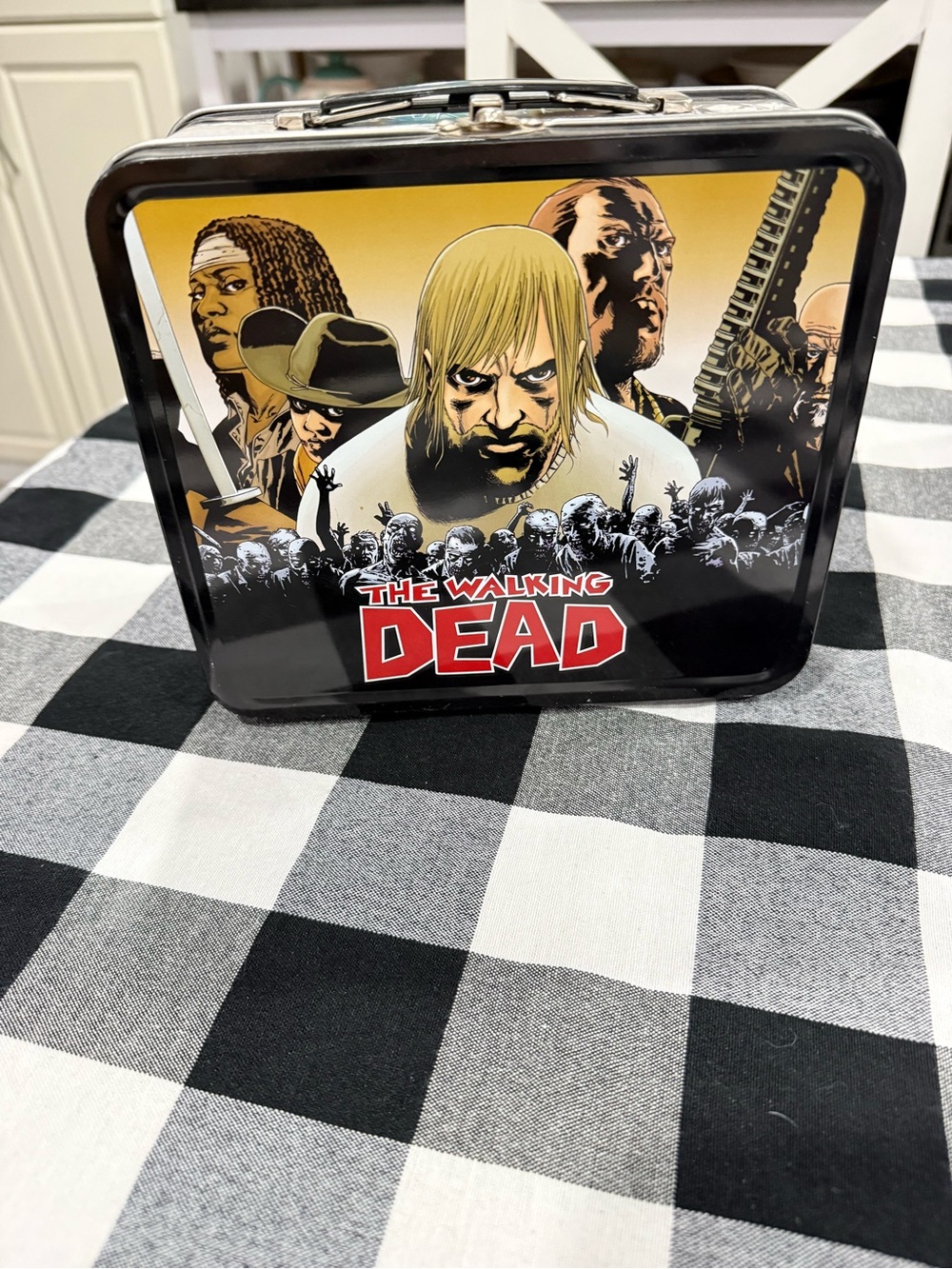 The Walking Dead Graphic Metal Lunch Tin - Black & Yellow